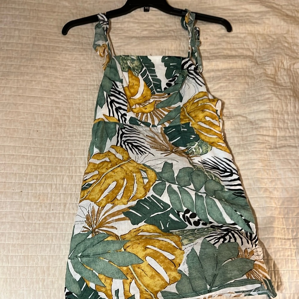 Adorable linen boutique sundress Size small